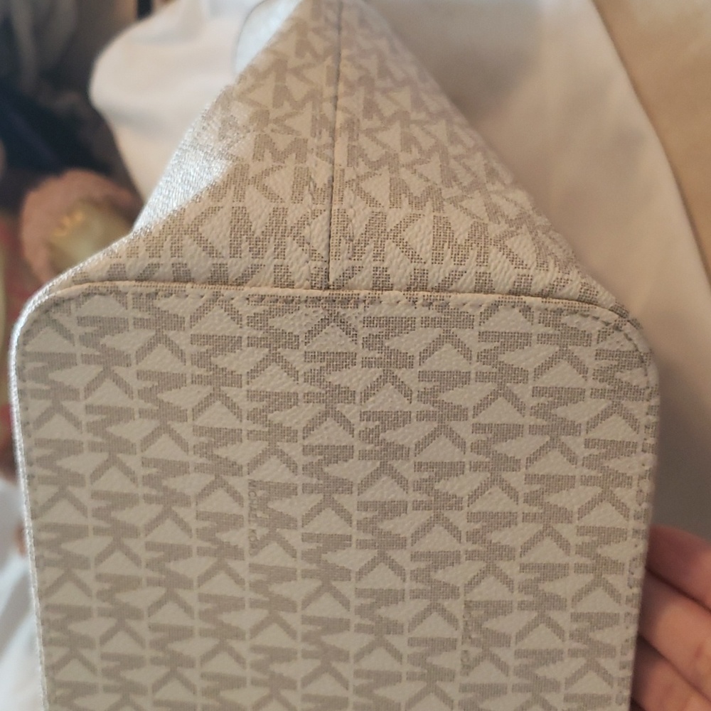Sold BIG NWT MICHEAL Micheal KORS OF STOCK NWT TRAVEL SIGNATURE JET SET TRAVEL - Picture 15 of 16